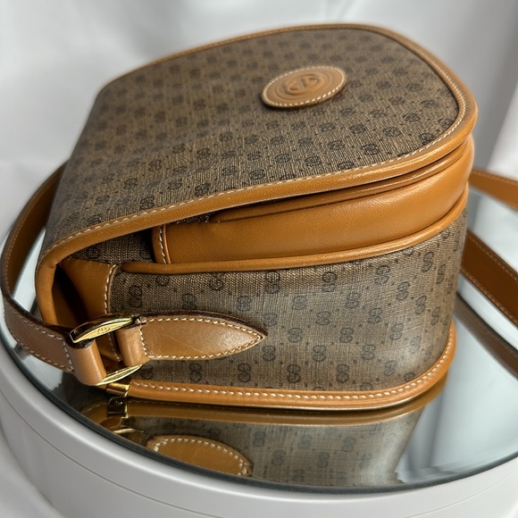 GUCCI Leather Crossbody ~EUC - Picture 5 of 17